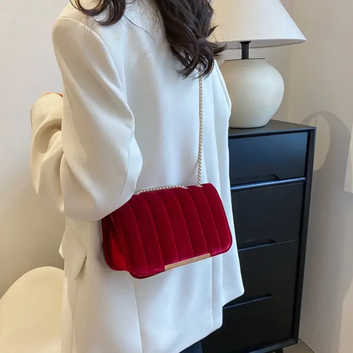 Petit sac carré en velours vintage pour femme