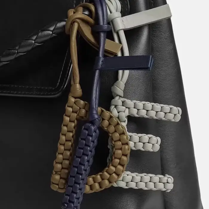 Breloque de sac en cuir tressé pour femmes