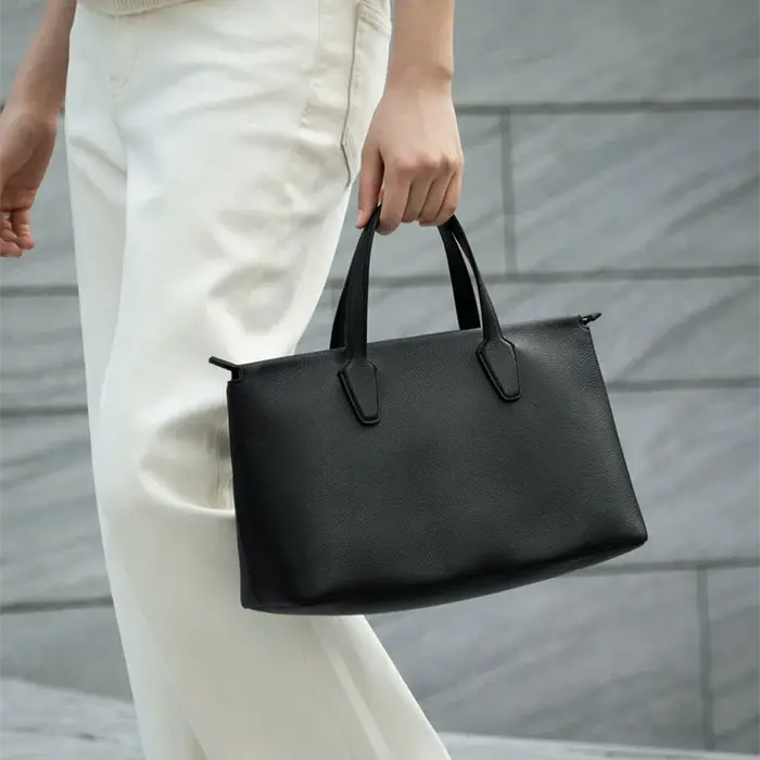 The Row Marcel, sacoche en cuir de luxe