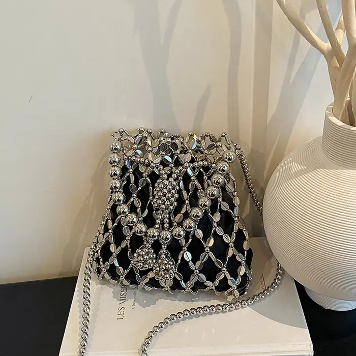 Sac seau perlé argenté scintillant pour femme