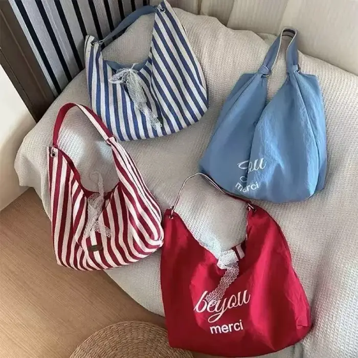 Sac Hobo en Toile Rayée avec Nœud en Dentelle