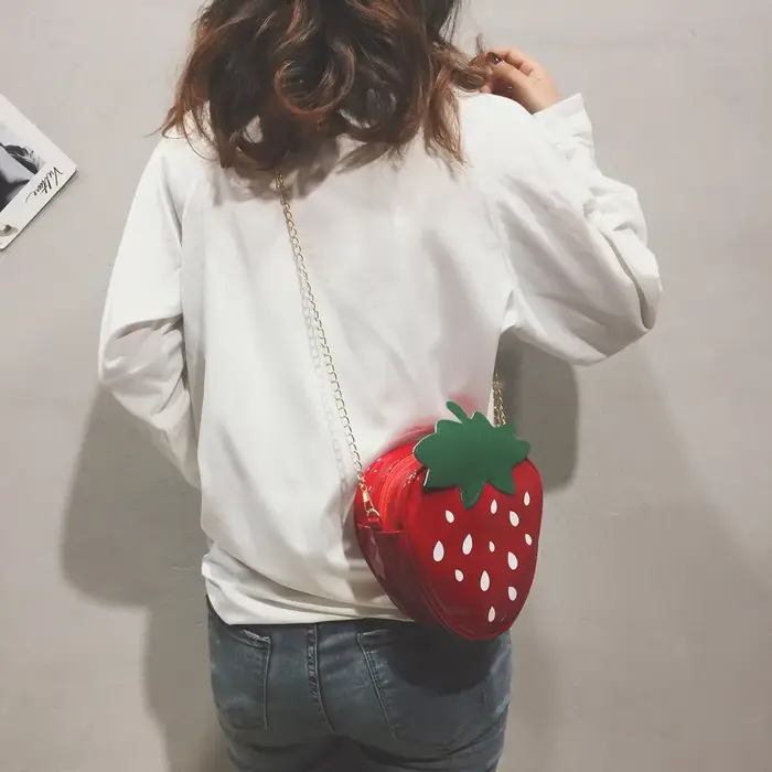 Femmes chaîne sac à main sac à bandoulière pour cadeau mode mignon en forme de fraise Design en cuir souple Mini sac