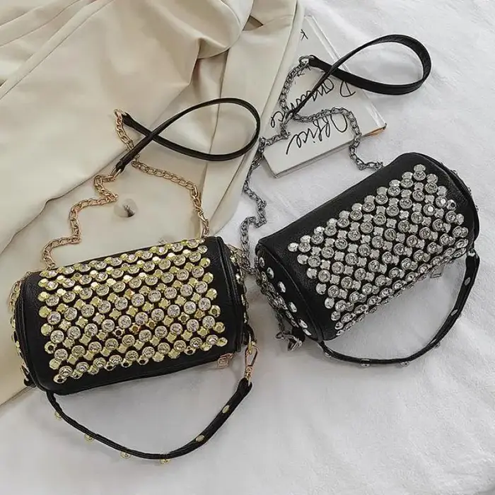 Sac à main cylindrique léger de luxe et de mode avec rivets en métal cloutés en diamant