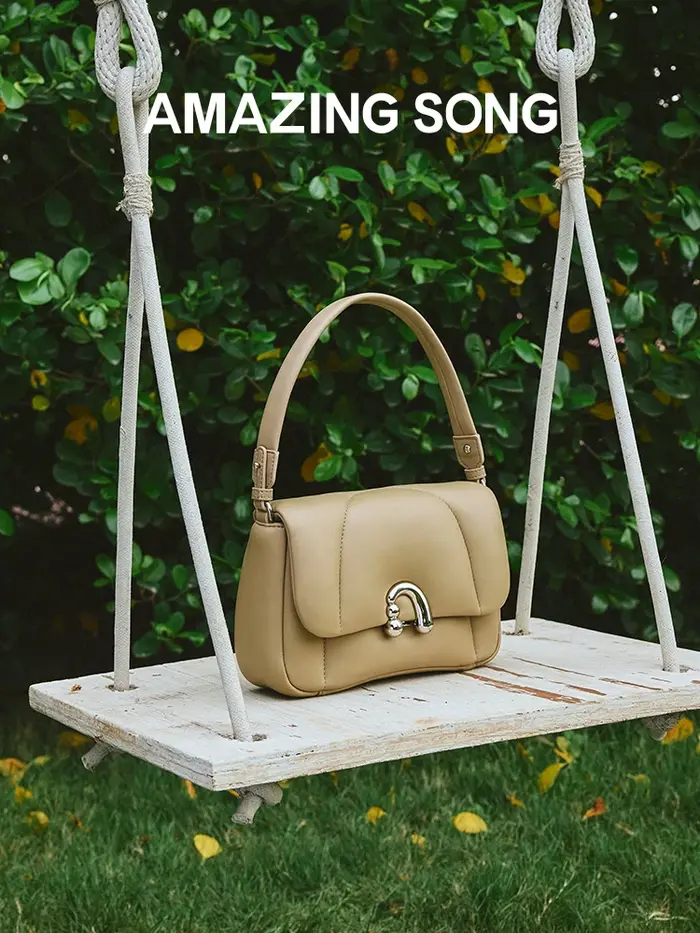 Sac en Cuir de Mouton, Objets Song Alpha, Moyenne Initiée