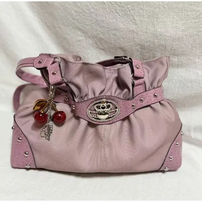 Sac à main de luxe pour femme avec rivets