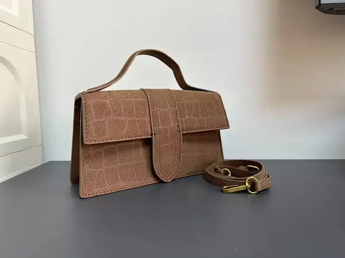 Sac à main en daim pour femme de 24 pouces, avec rabat gaufré effet crocodile et bandoulière amovibl