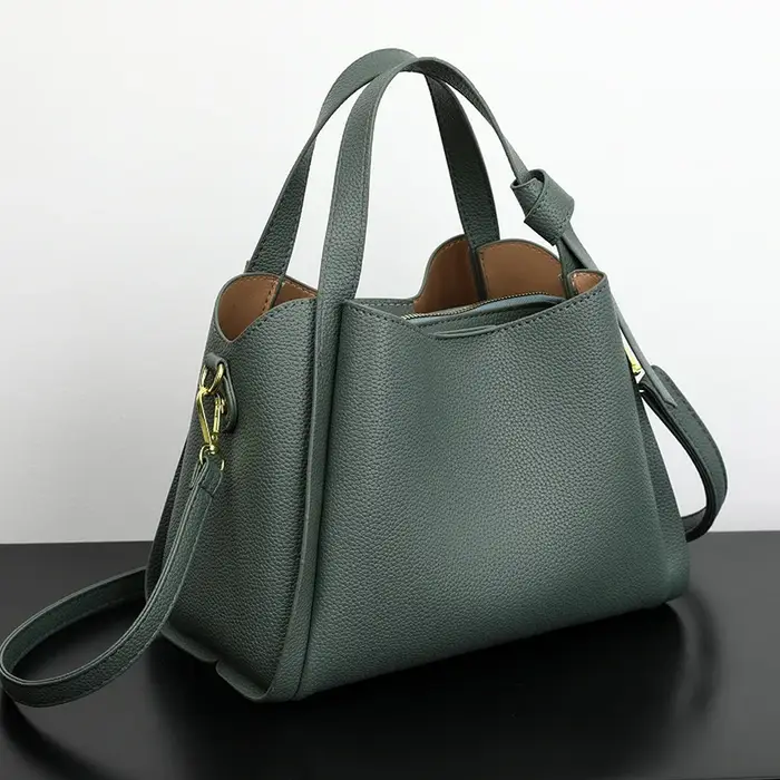 Sac à bandoulière en cuir souple pour femme