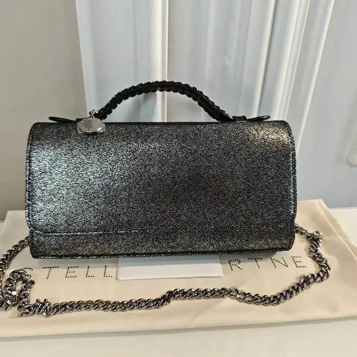 Sac à main en daim Stella pour femme, sac bandoulière à pois argentés, sac polyvalent à porter à la main, collection Printemps 2026, avec boucle magnétique souple