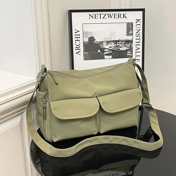 Nylon couleur unie grande capacité fourre-tout décontracté automne polyvalent femme sacs en vente 2025 mode Simple mode sacs à bandoulière