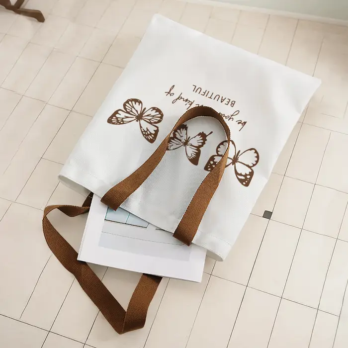 Sac fourre-tout à bandoulière de grande capacité avec imprimé de lettres inspirantes et motif papillon marron