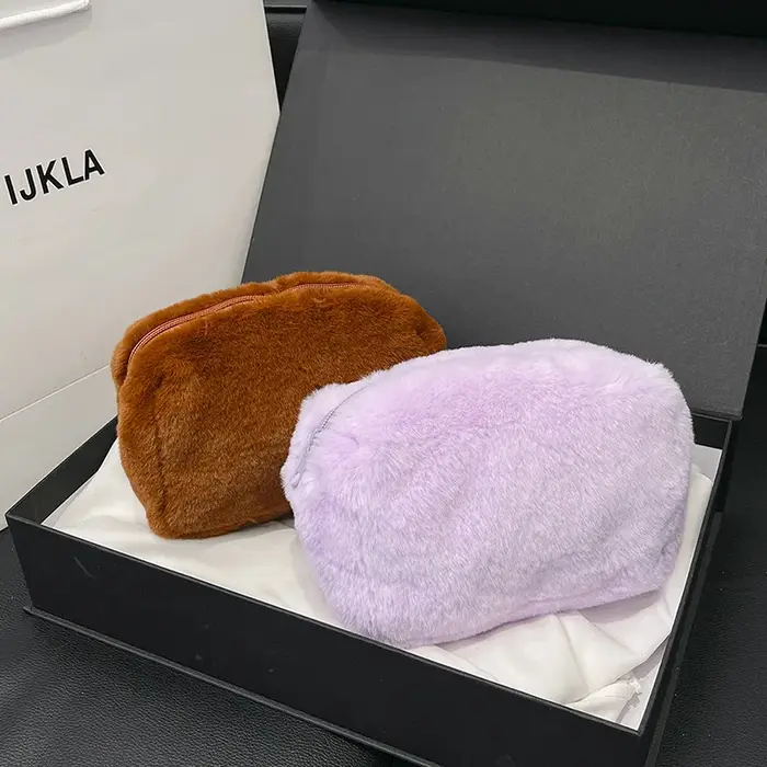 Pochette à maquillage en peluche
