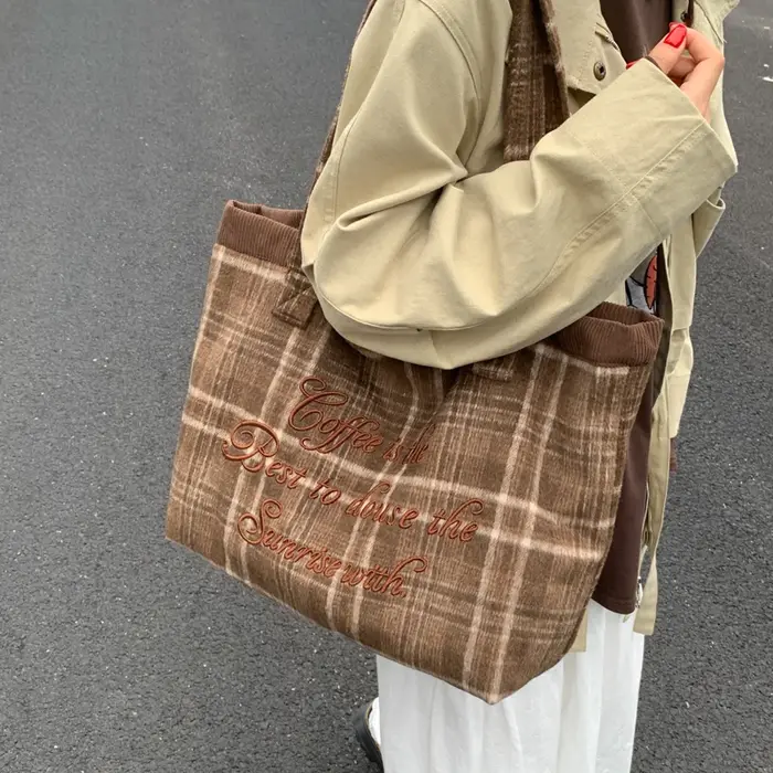 Sac fourre-tout brodé à carreaux rétro
