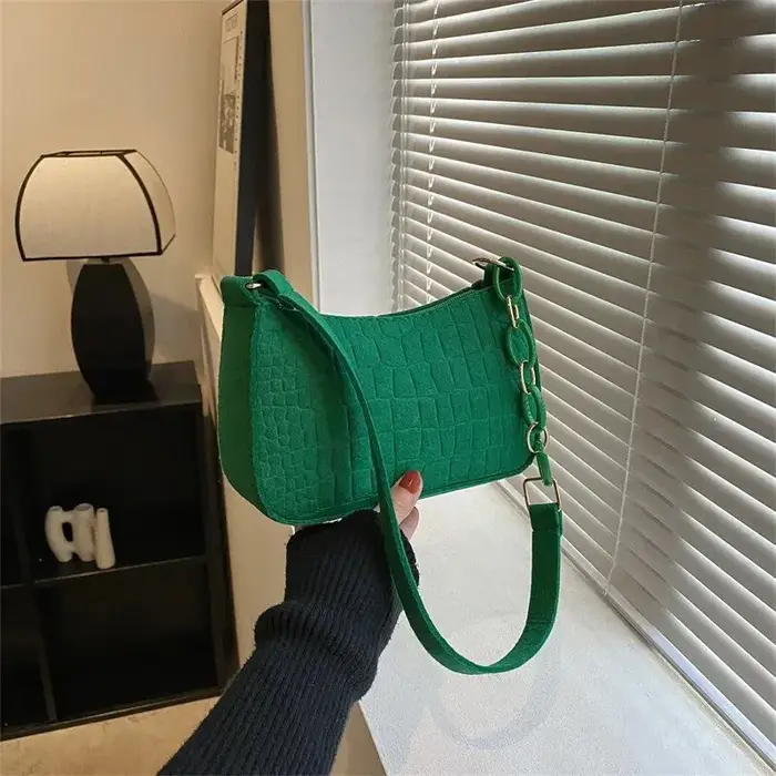 Petit sac carré Yankee sous les bras décontracté
