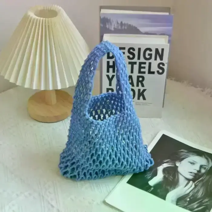 Sac à main tricoté ajouré fait main