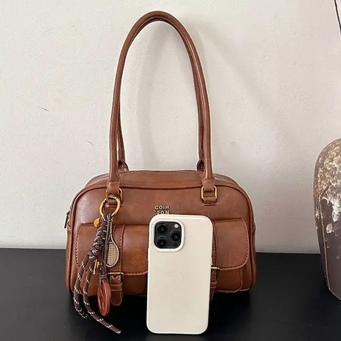 Sac à bandoulière rétro en cuir de couleur unie pour femmes