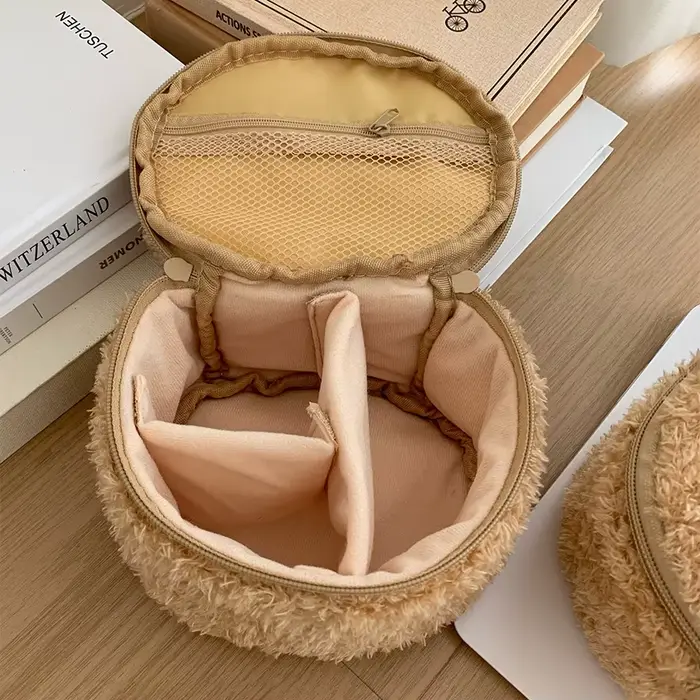 Étui de maquillage en peluche