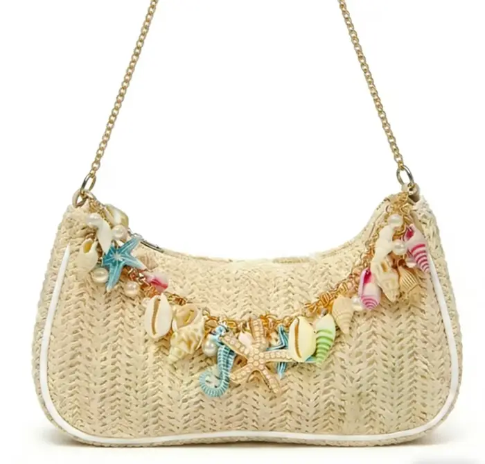 Sac à bandoulière bohème en paille d'été avec breloques coquillages