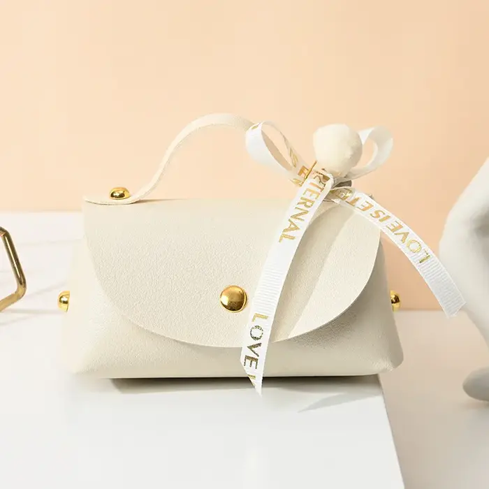 Sacs cadeaux en cuir pour invités de mariage