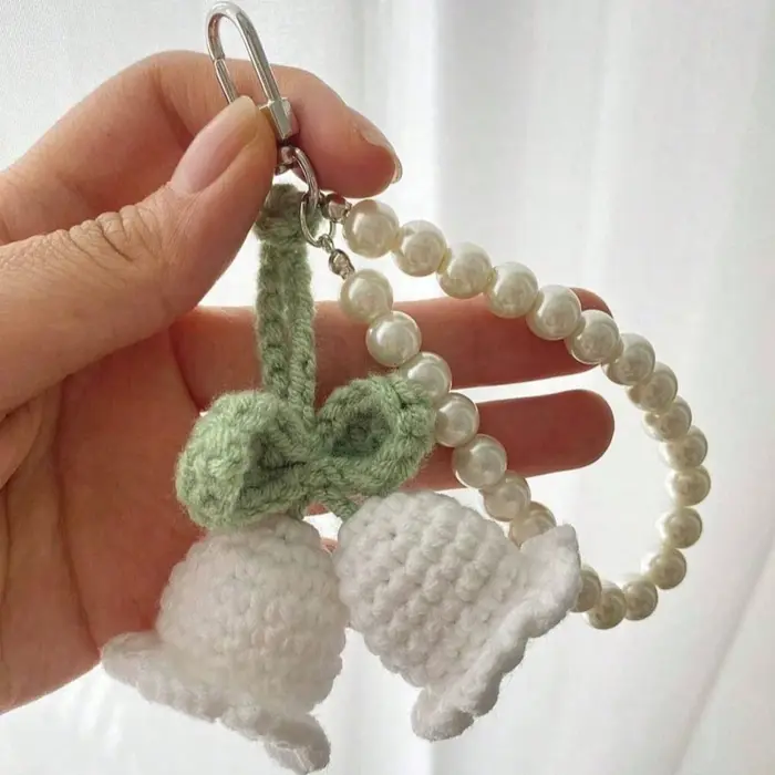 Breloque de sac en crochet fait main en forme de tulipe avec chaîne de perles