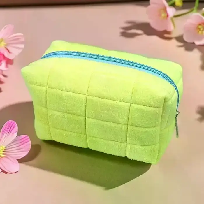 Trousse de maquillage élégante en fourrure pour femmes