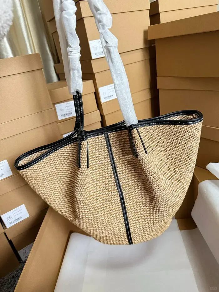 Sac fourre-tout tissé en paille pour femme, nouvelle collection printemps-été, petit design, grande capacité, sac de plage, sac à bandoulière unique pour les vacances