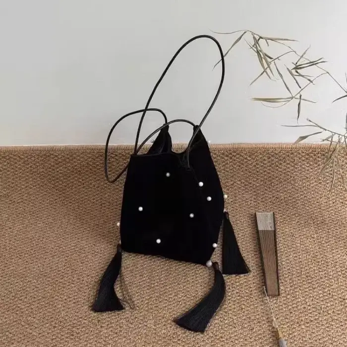 Sac à Pompon Vintage en Velours Noir pour Femme