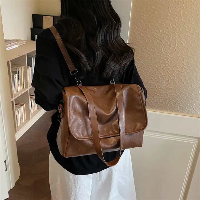 Nouveau Sac Fourre-tout Femme 2026 – Design Rétro Tendance Printemps-Été – Sac à Main Bandoulière Populaire Couleur Unie Douceur Moyenne