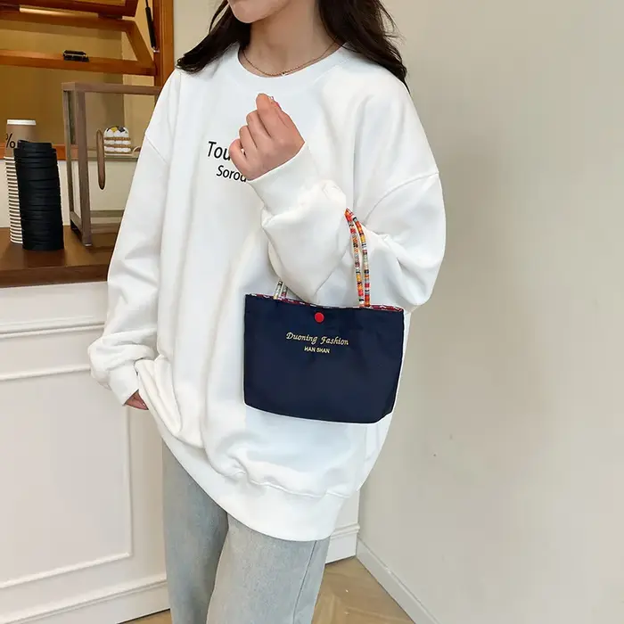 Sac à main pour femme en toile brodée avec lettres