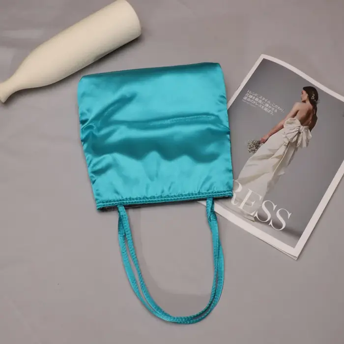 Sacs à main pour femmes Designer porte-monnaie de luxe 2023 nouveau en SATIN petit sac à provisions de haute qualité
