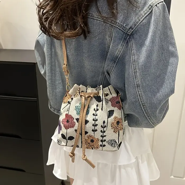 Sac seau à motif floral papillon