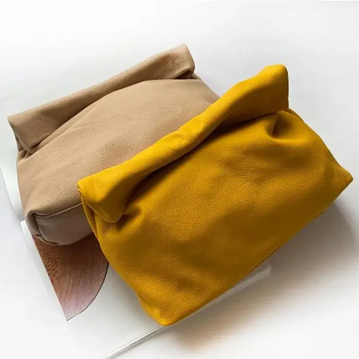 Sac en cuir souple à bords roulants pour femme