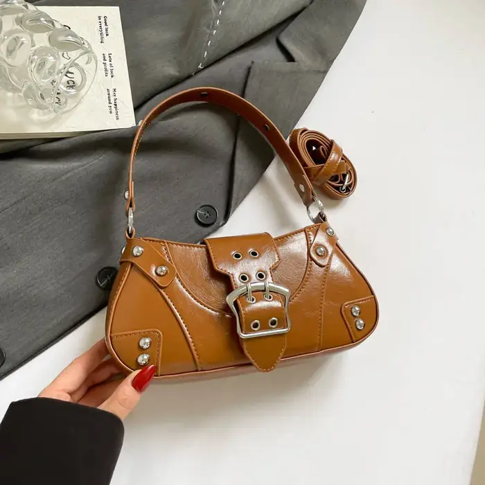 Pochette rouge femmes couleur unie sac à main en cuir Pu sac noir Style Punk Moto sous les bras band