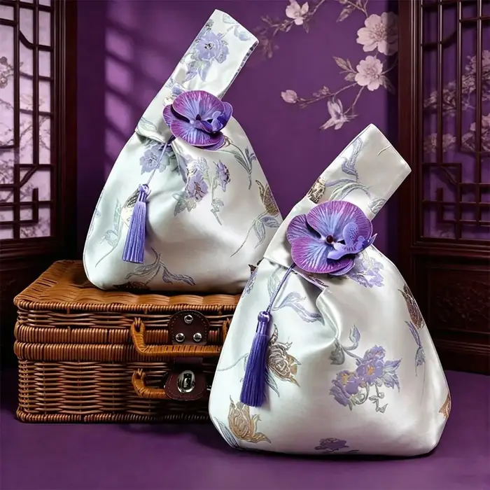 Sac de Poignet à Pompon de Style Chinois