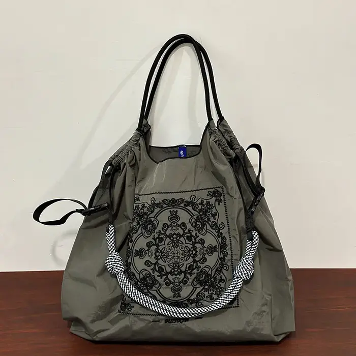 Sac à main en nylon brodé floral vintage pour femme – Sac à main pliable léger de grande capacité av