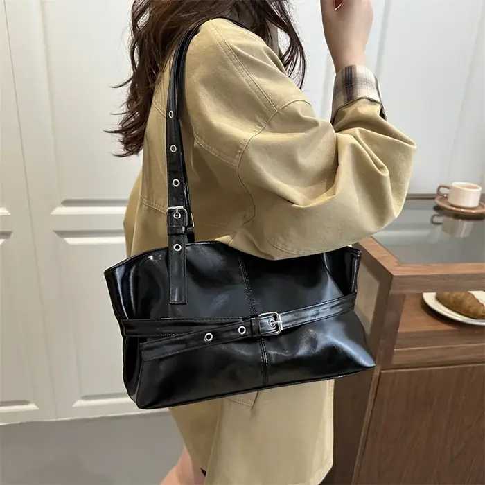 Nouveau sac à main à boucle de ceinture polyvalent à la mode Style coréen couleur unie en cuir souple sac à bandoulière décontracté pour femmes sac sous les bras