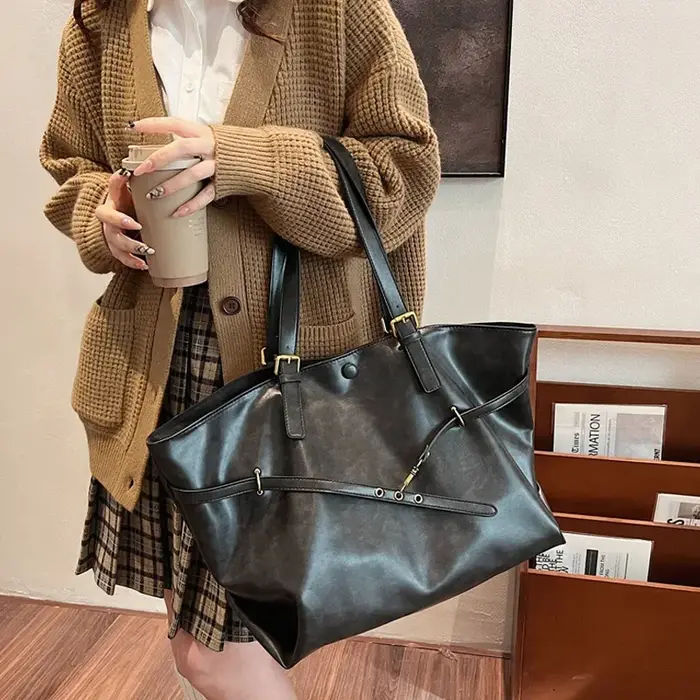 Europe Amérique Mode Sac fourre-tout Rétro Grande capacité Sacs à bandoulière Haut de gamme Couleur Unie Sac Casual