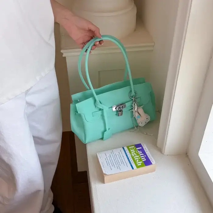 Sac à langer vintage de luxe : élégant sac à main bandoulière pour femme avec logo de créateur et grande capacité
