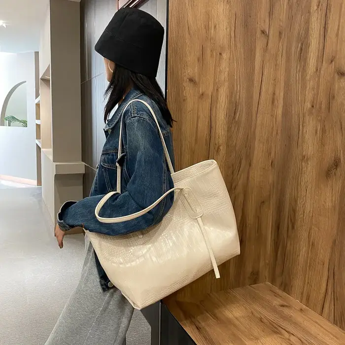 Sac à bandoulière grande capacité pour femme style urbain 2025 – Nouvelle tendance mode polyvalente INS – Sac seau populaire et très prisé sur internet