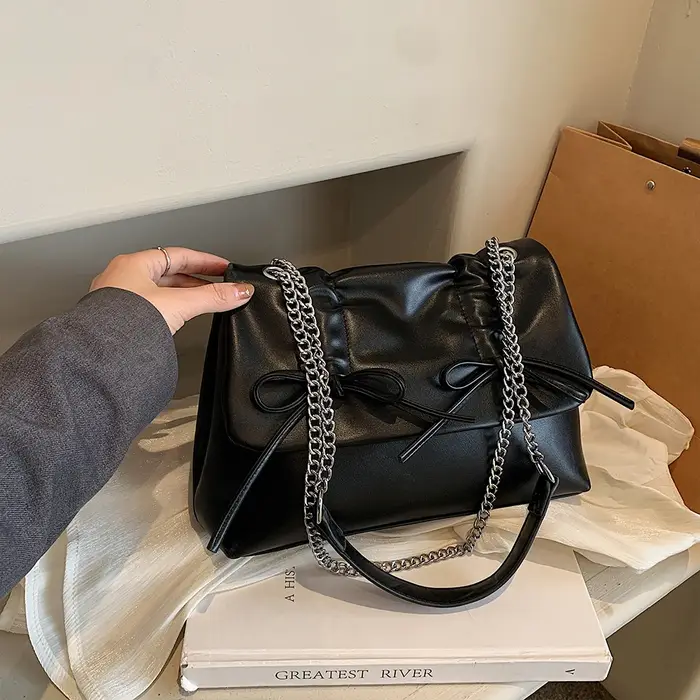 Sac à bandoulière tendance en cuir PU avec chaîne