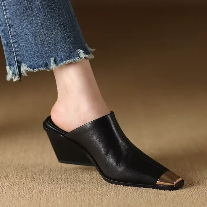 2025 nouvelles dames en cuir véritable tête en métal Mules mode Med talons épais été babouches femmes chaussures de bureau décontractées femme