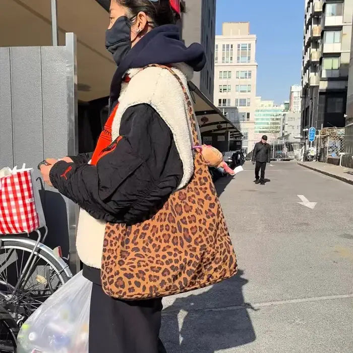 Sac à bandoulière à carreaux de créateur