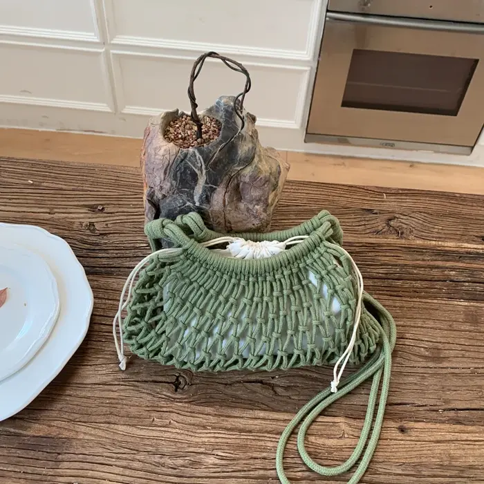 Sac à bandoulière en macramé tressé en paille pour femme