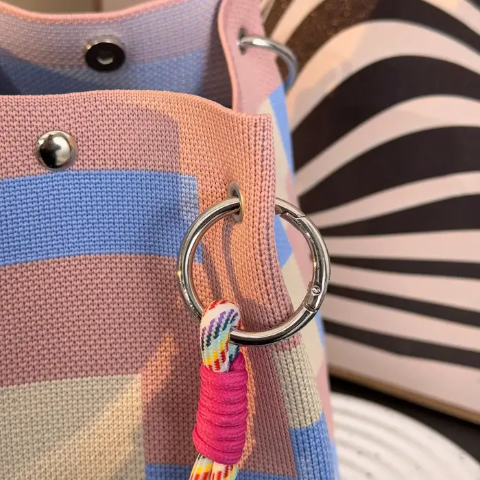 Sac à main à rayures colorées