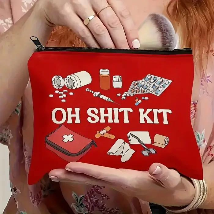 Oh No, un sac! Une pochette rouge avec motif imprimé