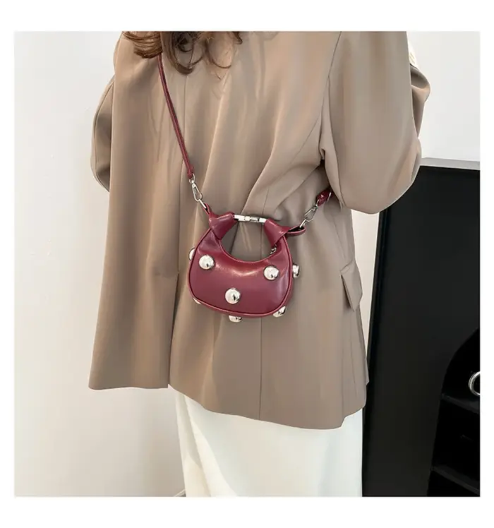 Sac à bandoulière clouté haut de gamme
