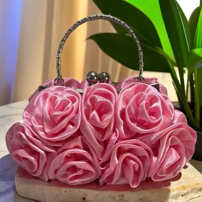 Pochette à fleurs en Satin