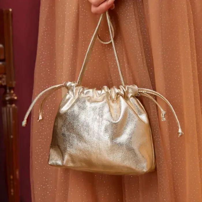 Sac de soirée léger et portable avec cordon de serrage doré, sac à main polyvalent pour le shopping 