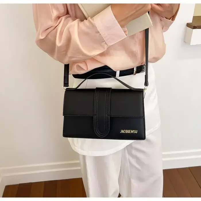 Sac à langer fourre-tout tendance et élégant : Sac à main pour femme avec logo de créateur de luxe et style vintage unique