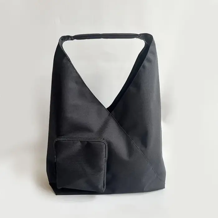 Sac à main en toile noire et beige
