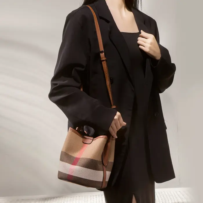 Sac à langer minimaliste haut de gamme en cuir pour femme